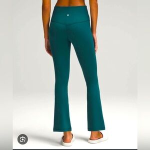 Lululemon Align High-Rise Mini-Flared Pant *Extra Short
Storm Teal size 10